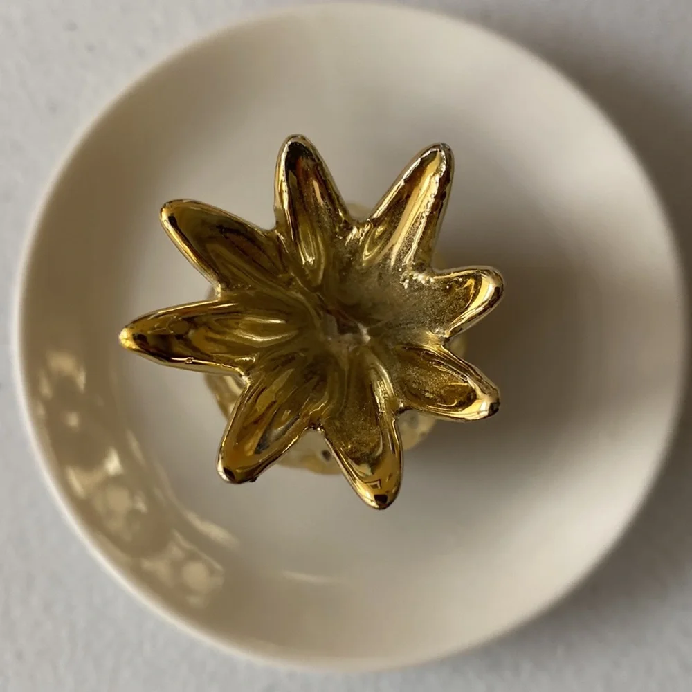 Jewelry Holder - Gold Pineapple on Cream Colored Dish - Picture 3 of 5